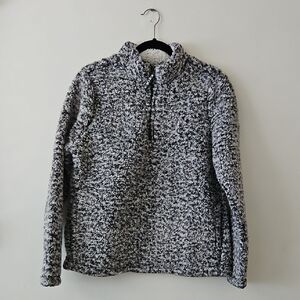 Time and Tru Black and White Fleece Pullover